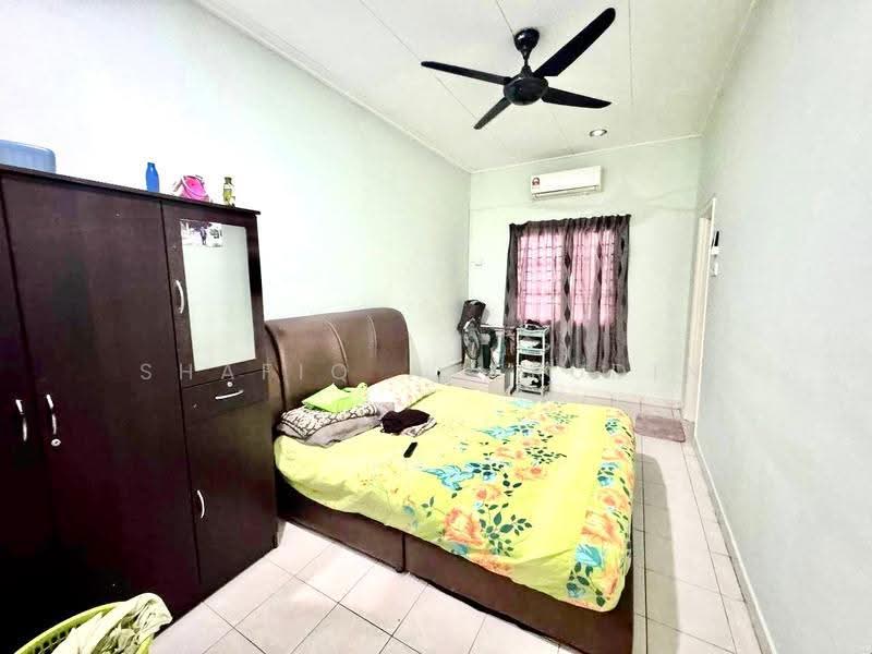 2-storey Terraced House for Sale in Seksyen 3 Bandar Baru Bangi (Bandar Baru Bangi) - Shafiq Amerudin - Bedroom - PropertyGuru.com.my