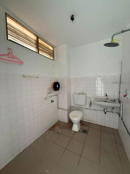 Rumah Teres 2-Tingkat untuk Dijual di Taman Pelangi (Johor Bahru) - Karl Lim - Bathroom - PropertyGuru.com.my