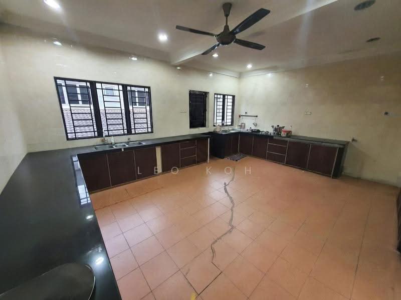 Rumah Teres 2-Tingkat untuk Disewa di Bandar Putra Permai (Seri Kembangan) - Leo Koh - Kitchen - PropertyGuru.com.my