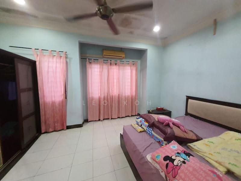 Rumah Teres 2-Tingkat untuk Disewa di Bandar Putra Permai (Seri Kembangan) - Leo Koh - Bedroom - PropertyGuru.com.my