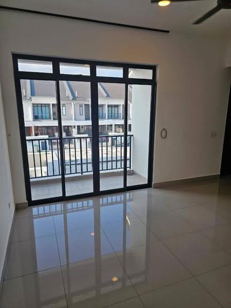 Rumah Teres 2-Tingkat untuk Disewa di Iskandar Puteri (Nusajaya) (Johor) - Li Wei - Balcony - PropertyGuru.com.my