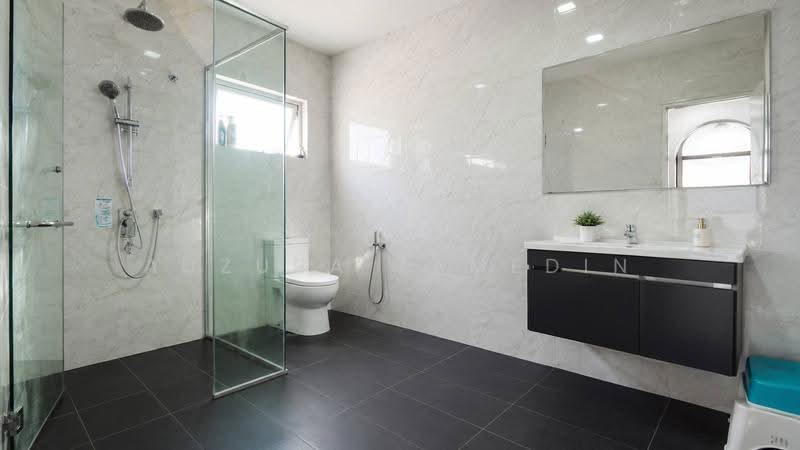 Bungalow House untuk Dijual di Seksyen 8 (Shah Alam) - Adzura Zamedin - Bathroom - PropertyGuru.com.my