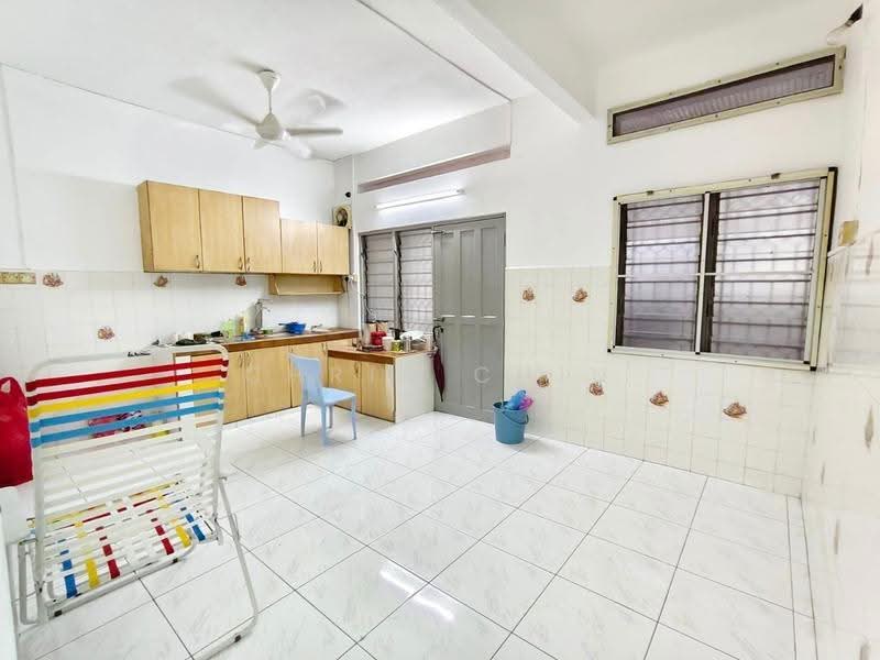 Rumah Teres 2-Tingkat untuk Dijual di Taman Ipoh Jaya (Ipoh) - Chris Chin - Kitchen - PropertyGuru.com.my