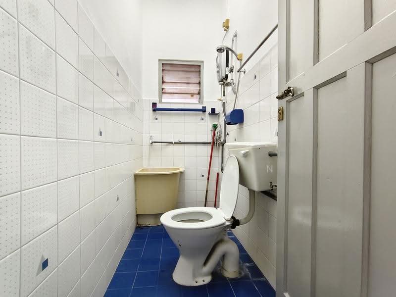 Rumah Teres 2-Tingkat untuk Dijual di Taman Ipoh Jaya (Ipoh) - Chris Chin - Bathroom - PropertyGuru.com.my