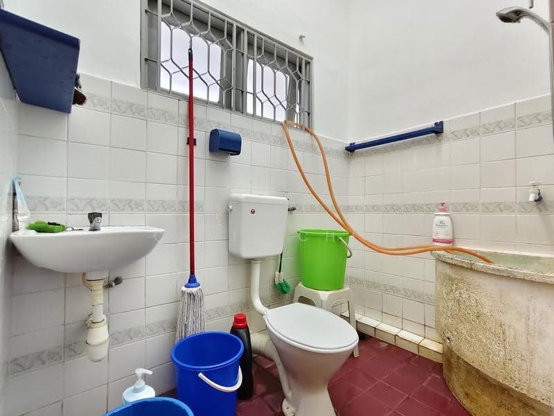 Rumah Teres 2-Tingkat untuk Dijual di Taman Ipoh Jaya (Ipoh) - Chris Chin - Bathroom - PropertyGuru.com.my