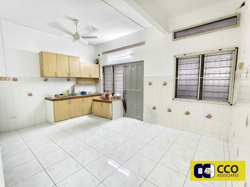 Rumah Teres 2-Tingkat untuk Dijual di Taman Ipoh Jaya (Ipoh) - Chris Chin - Kitchen - PropertyGuru.com.my