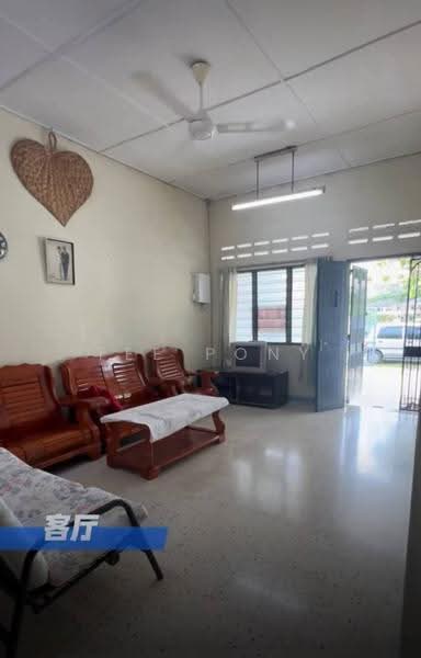Rumah Teres 1-Tingkat untuk Dijual di Taman Wah Keong (Ipoh) - Tee Pony - Living Room - PropertyGuru.com.my