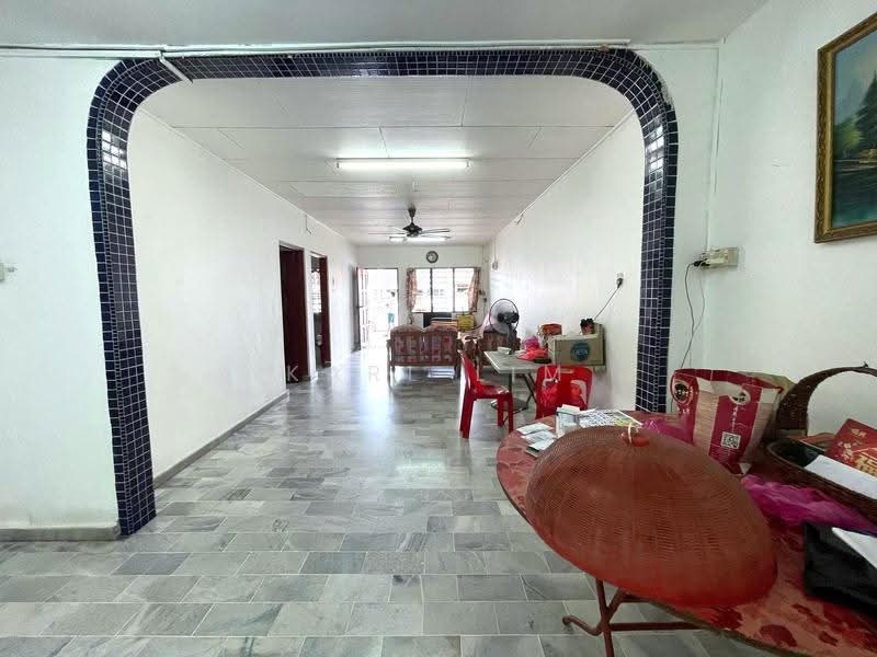 Rumah Teres 1-Tingkat untuk Dijual di Taman Ungku Tun Aminah (Skudai) - Karl Lim - Living Room - PropertyGuru.com.my