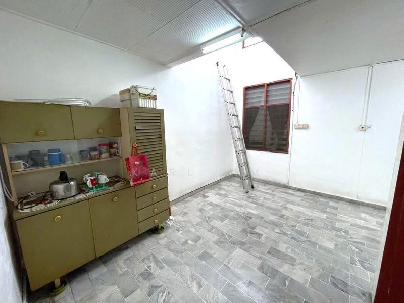 Rumah Teres 1-Tingkat untuk Dijual di Taman Ungku Tun Aminah (Skudai) - Karl Lim - Kitchen - PropertyGuru.com.my