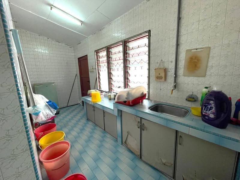Rumah Teres 1-Tingkat untuk Dijual di Taman Ungku Tun Aminah (Skudai) - Karl Lim - Kitchen - PropertyGuru.com.my