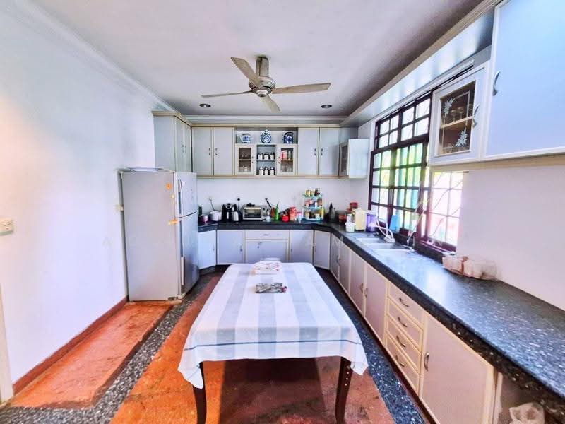 Bungalow House untuk Dijual di Seksyen 6 (Kota Damansara) - Adzura Zamedin - Kitchen - PropertyGuru.com.my