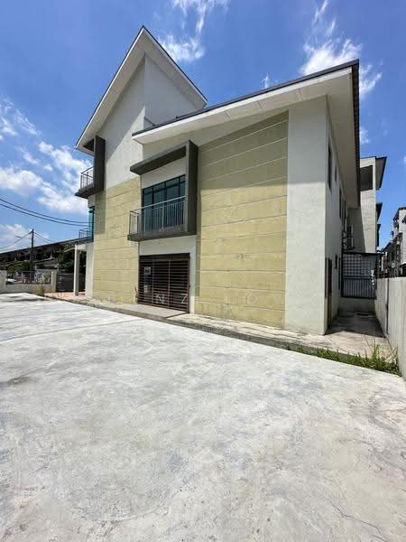 Rumah Teres 2.5-Tingkat untuk Disewa di Taman Buana Perdana (Petaling Jaya) - Benz Low - Exterior - PropertyGuru.com.my