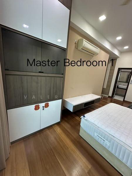 Kediaman Servis untuk Dijual di Paragon Residences @ Straits View - Valerie Saw - Master Bedroom - PropertyGuru.com.my
