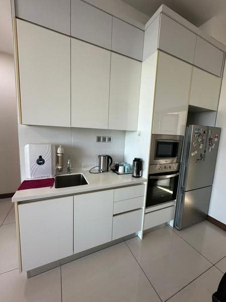 Kediaman Servis untuk Dijual di Paragon Residences @ Straits View - Valerie Saw - Kitchen - PropertyGuru.com.my