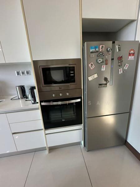 Kediaman Servis untuk Dijual di Paragon Residences @ Straits View - Valerie Saw - Kitchen - PropertyGuru.com.my