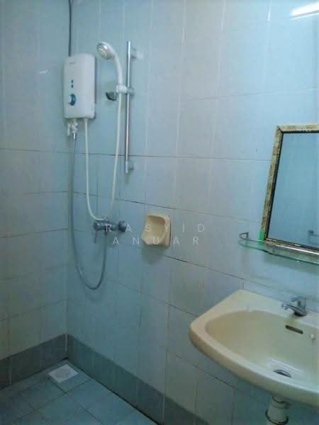 Condominium for Rent at Gurney Heights - Rasyid Anuar - Bathroom - PropertyGuru.com.my