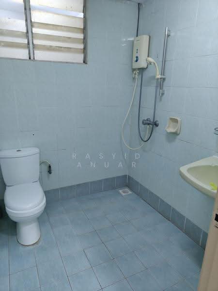Kondominium untuk Disewa di Gurney Heights - Rasyid Anuar - Bathroom - PropertyGuru.com.my