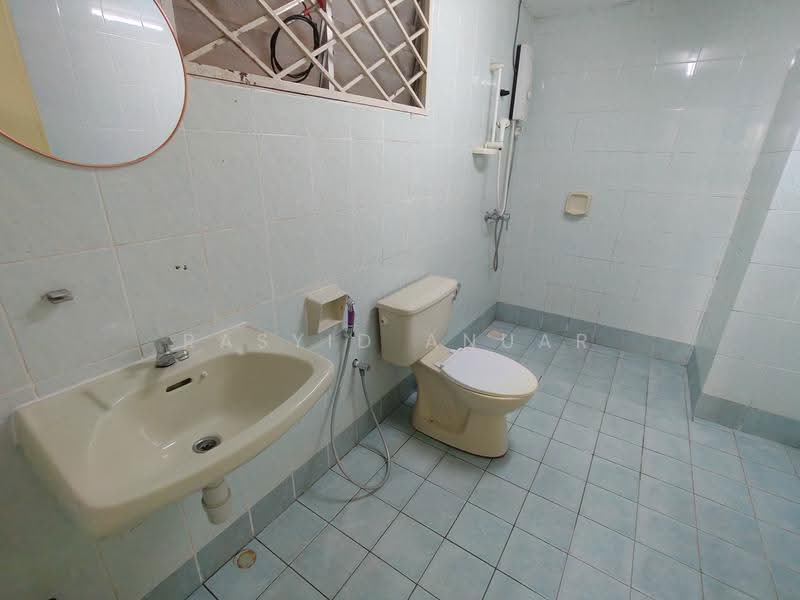 Kondominium untuk Disewa di Gurney Heights - Rasyid Anuar - Bathroom - PropertyGuru.com.my