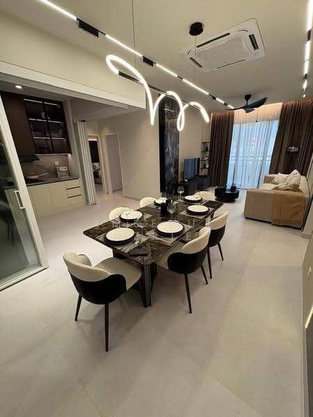 Kondominium untuk Dijual di Elmora Condominium - Ameerul Azrie - Dining Room - PropertyGuru.com.my
