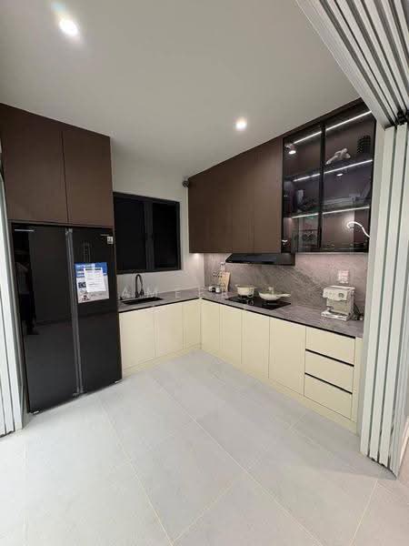 Kondominium untuk Dijual di Elmora Condominium - Ameerul Azrie - Kitchen - PropertyGuru.com.my