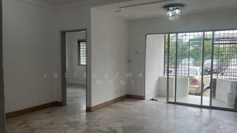 Pangsapuri untuk Disewa di Kekwa Apartment - Julisyazwani @ Wani - Living Room - PropertyGuru.com.my