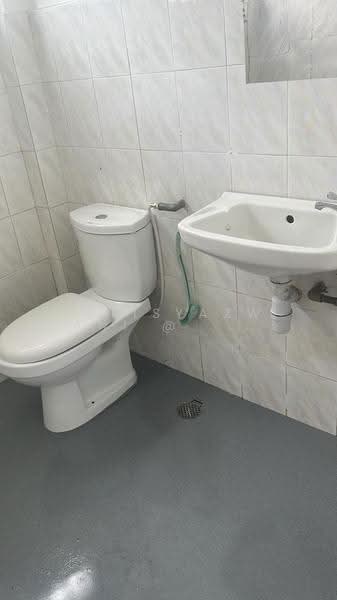 Pangsapuri untuk Disewa di Kekwa Apartment - Julisyazwani @ Wani - Bathroom - PropertyGuru.com.my