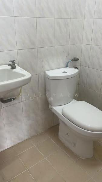 Pangsapuri untuk Disewa di Kekwa Apartment - Julisyazwani @ Wani - Bathroom - PropertyGuru.com.my