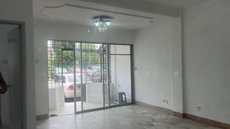 Pangsapuri untuk Disewa di Kekwa Apartment - Julisyazwani @ Wani - Living Room - PropertyGuru.com.my