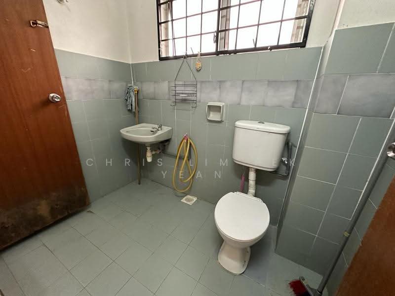 Rumah Teres untuk Dijual di Bandar Sungai Long (Selangor) - Chris Lim Pek Yean - Bathroom - PropertyGuru.com.my