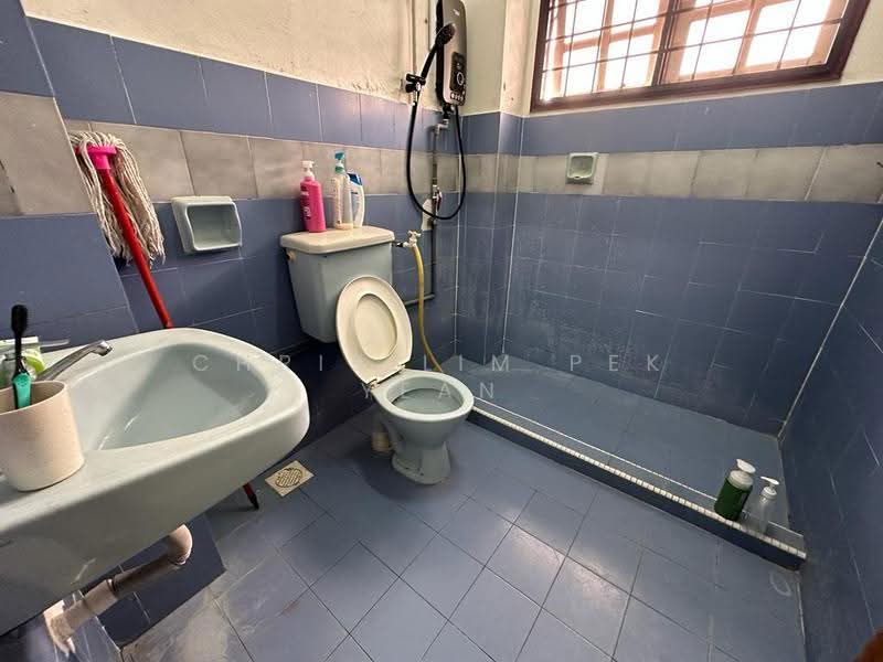 Rumah Teres untuk Dijual di Bandar Sungai Long (Selangor) - Chris Lim Pek Yean - Bathroom - PropertyGuru.com.my