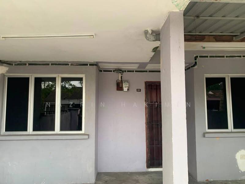 Rumah Teres untuk Dijual di Bukit Sentosa (Rawang) - Nazrin Hakimin - Exterior - PropertyGuru.com.my