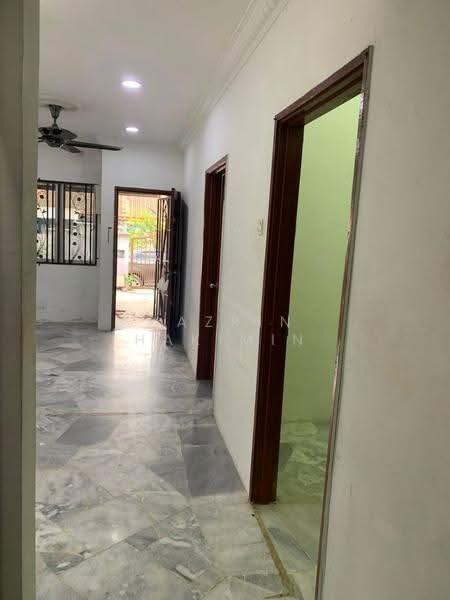 Rumah Teres untuk Dijual di Bukit Sentosa (Rawang) - Nazrin Hakimin - Corridor - PropertyGuru.com.my
