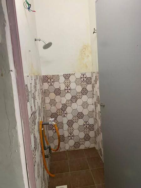 Rumah Teres untuk Dijual di Bukit Sentosa (Rawang) - Nazrin Hakimin - Bathroom - PropertyGuru.com.my