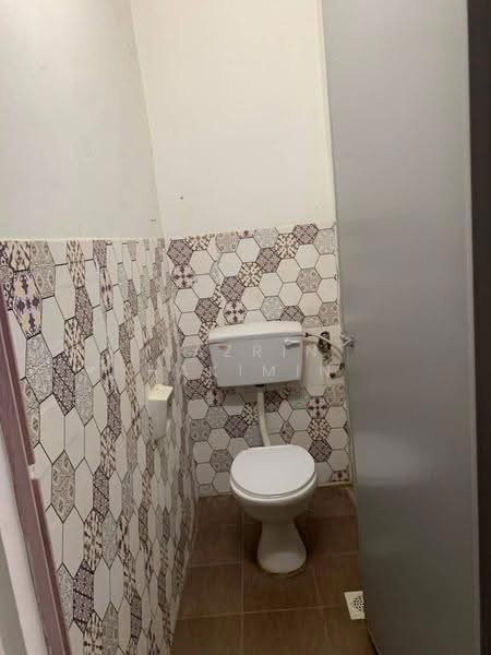 Rumah Teres untuk Dijual di Bukit Sentosa (Rawang) - Nazrin Hakimin - Bathroom - PropertyGuru.com.my
