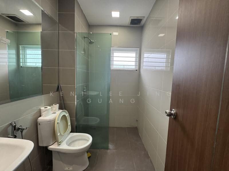 Bungalow House for Rent in Amverton Hills (Sungai Buloh) - Kent Lee Jing Guang - Bathroom - PropertyGuru.com.my