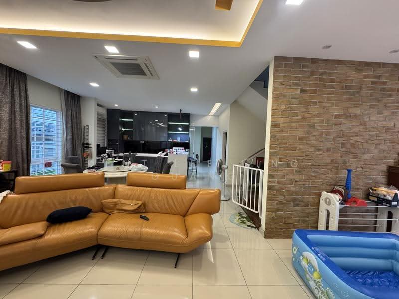 Bungalow House for Rent in Amverton Hills (Sungai Buloh) - Kent Lee Jing Guang - Living Room - PropertyGuru.com.my