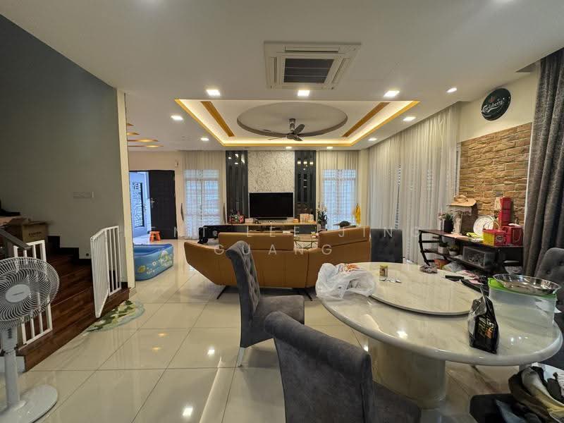Bungalow House for Rent in Amverton Hills (Sungai Buloh) - Kent Lee Jing Guang - Living Room - PropertyGuru.com.my