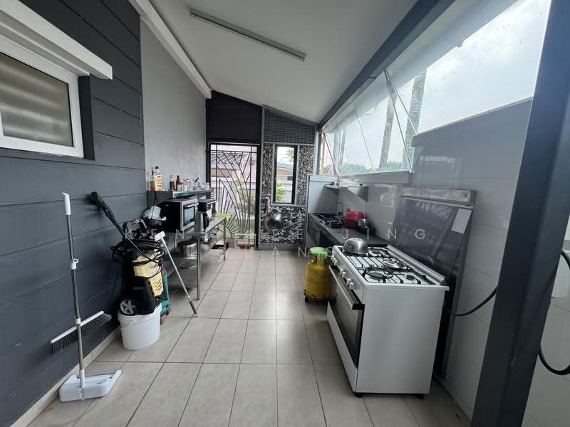Bungalow House for Rent in Amverton Hills (Sungai Buloh) - Kent Lee Jing Guang - Kitchen - PropertyGuru.com.my