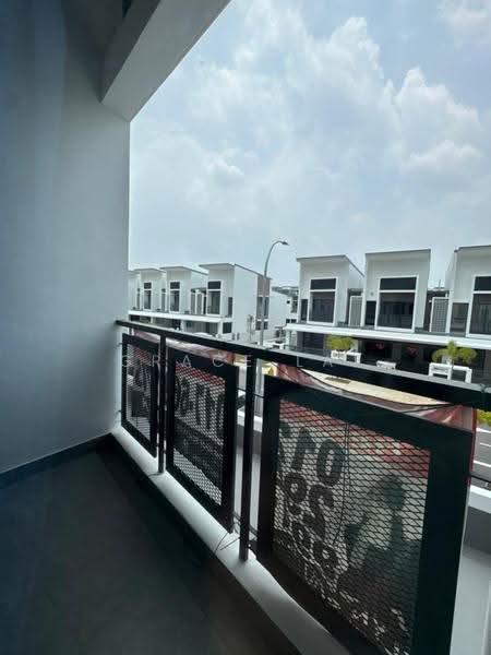 2-storey Terraced House for Rent in Telok Panglima Garang (Selangor) - Grace Lai - Balcony - PropertyGuru.com.my