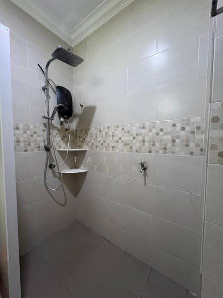 Condominium for Sale at Sri Lojing Condominiums - Taufiq Azlan - Bathroom - PropertyGuru.com.my
