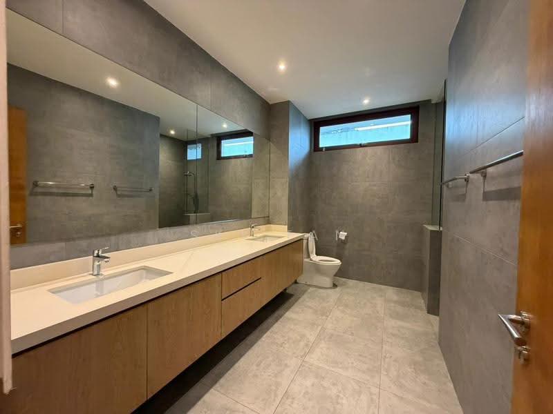 Bungalow House for Rent in Ledang Heights (Iskandar Puteri (Nusajaya)) - Sky Tan - Bathroom - PropertyGuru.com.my