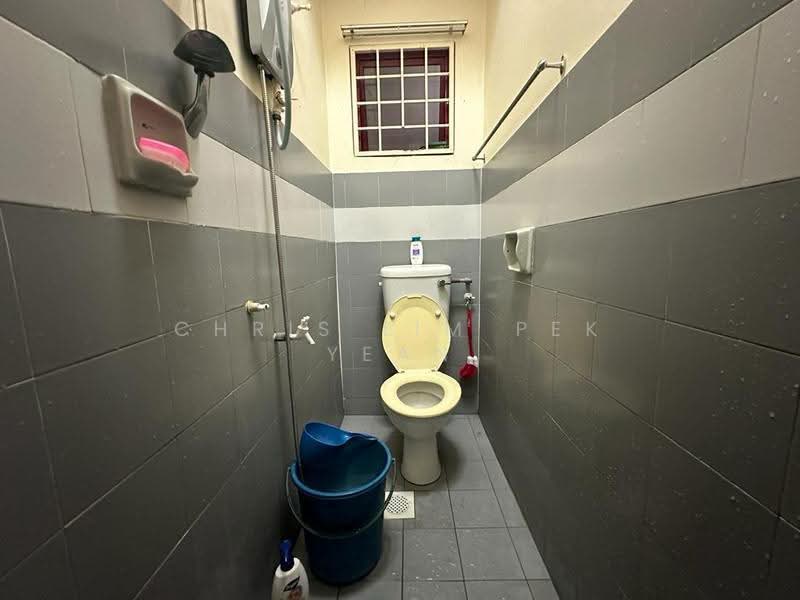 Rumah Teres untuk Dijual di Bandar Sungai Long (Selangor) - Chris Lim Pek Yean - Bathroom - PropertyGuru.com.my