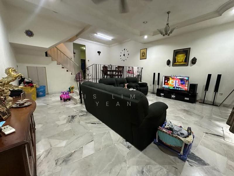Rumah Teres untuk Dijual di Bandar Sungai Long (Selangor) - Chris Lim Pek Yean - Living Room - PropertyGuru.com.my