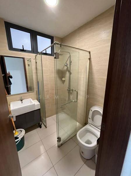 Kediaman Servis untuk Disewa di Crescent Bay Suites (Teluk Bayu) - Sam Yap - Bathroom - PropertyGuru.com.my
