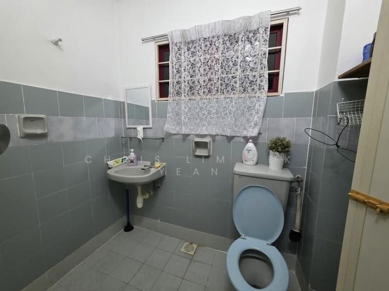 Rumah Teres untuk Dijual di Bandar Sungai Long (Selangor) - Chris Lim Pek Yean - Bathroom - PropertyGuru.com.my