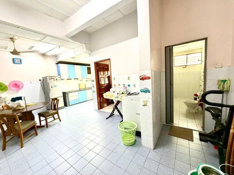 1-storey Terraced House for Sale in Taman Kampung Majid (Kluang) - Shanel Tee - Kitchen - PropertyGuru.com.my