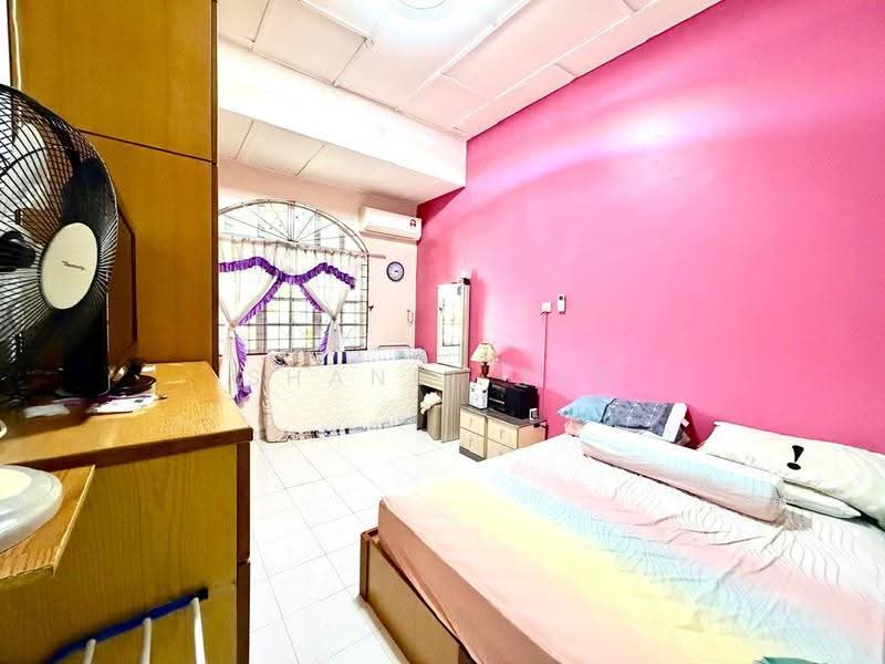 1-storey Terraced House for Sale in Taman Kampung Majid (Kluang) - Shanel Tee - Bedroom - PropertyGuru.com.my