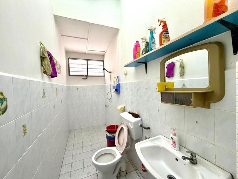 1-storey Terraced House for Sale in Taman Kampung Majid (Kluang) - Shanel Tee - Bathroom - PropertyGuru.com.my