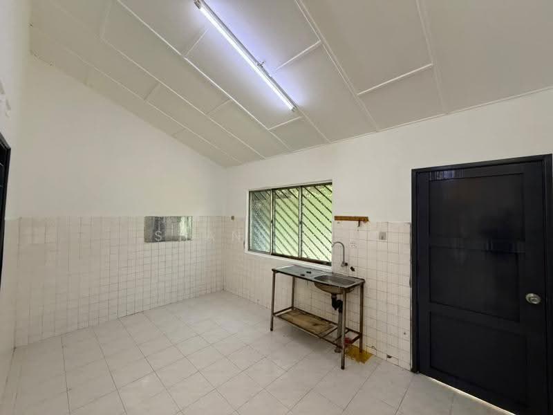 1-storey Terraced House for Sale in Kluang (Johor) - Shanel Tee - Kitchen - PropertyGuru.com.my
