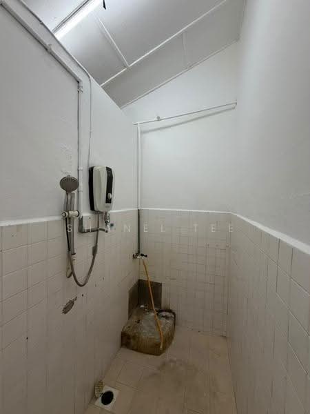 1-storey Terraced House for Sale in Kluang (Johor) - Shanel Tee - Bathroom - PropertyGuru.com.my